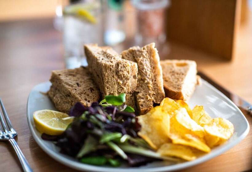 בית מלון כפרי The Kingswood