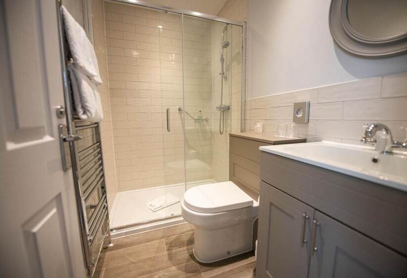 בית מלון כפרי The Kingswood