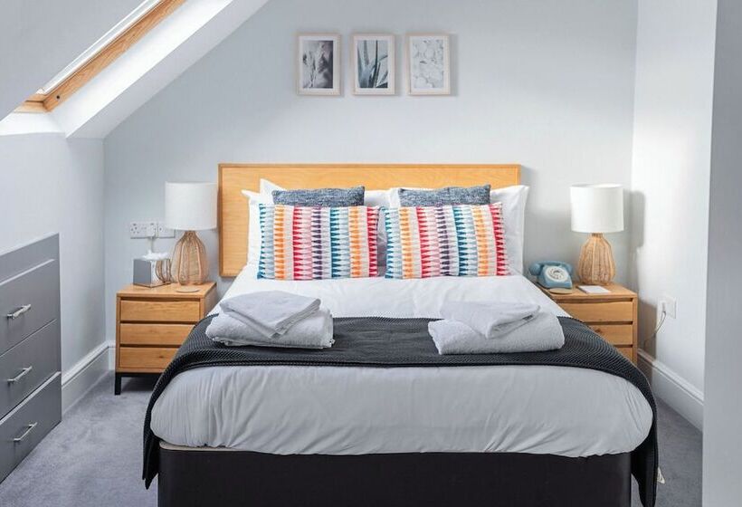 בית מלון כפרי The Kingswood