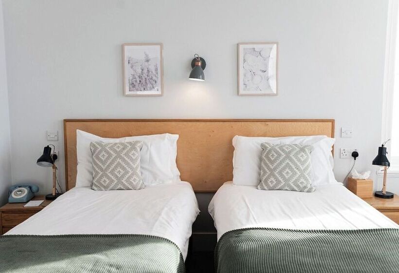 בית מלון כפרי The Kingswood