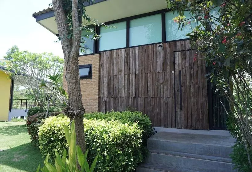 هتل The Lampang Villa