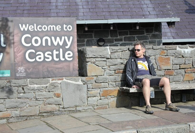 Пансион Broncoed Uchaf Country Guest House