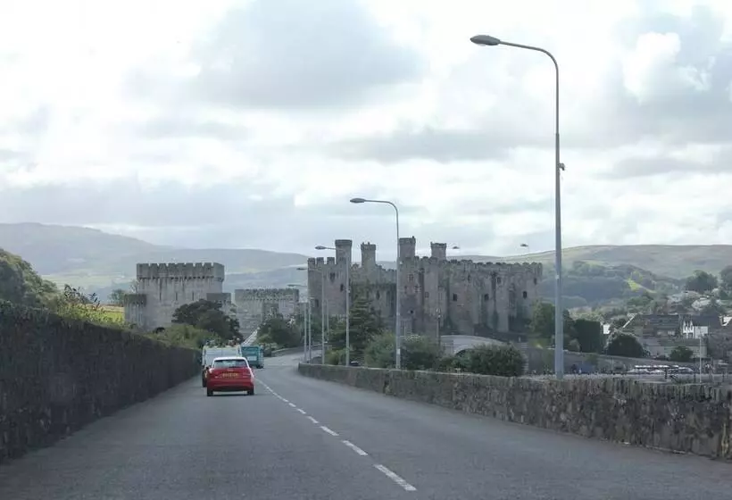 ペンション Broncoed Uchaf Country Guest House