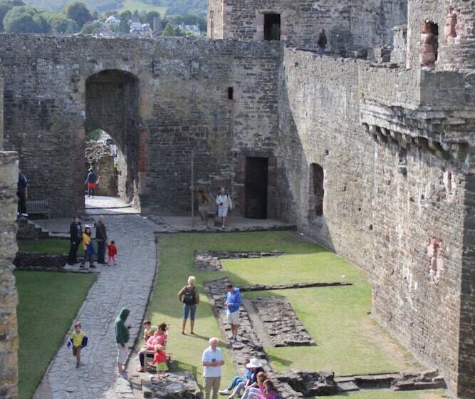 Пансион Broncoed Uchaf Country Guest House