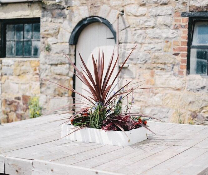 Пансион Broncoed Uchaf Country Guest House