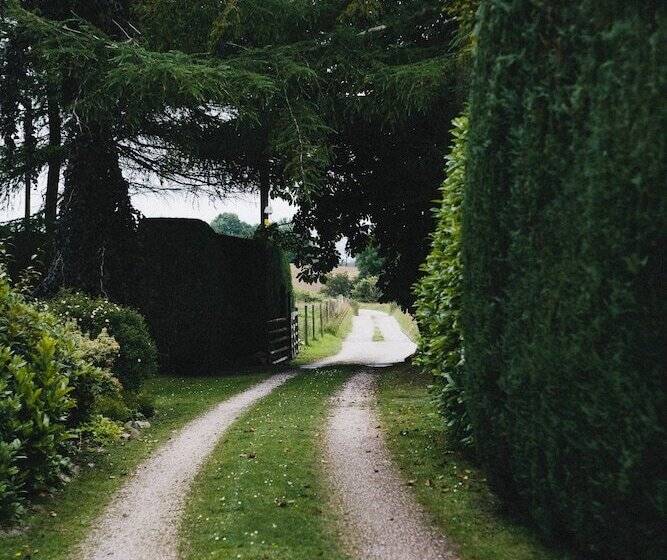 Пансион Broncoed Uchaf Country Guest House