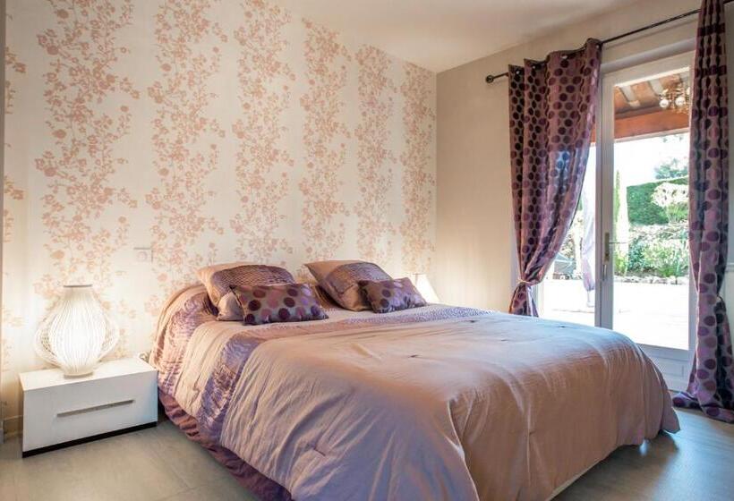 بنسيون Domaine Les Cigales