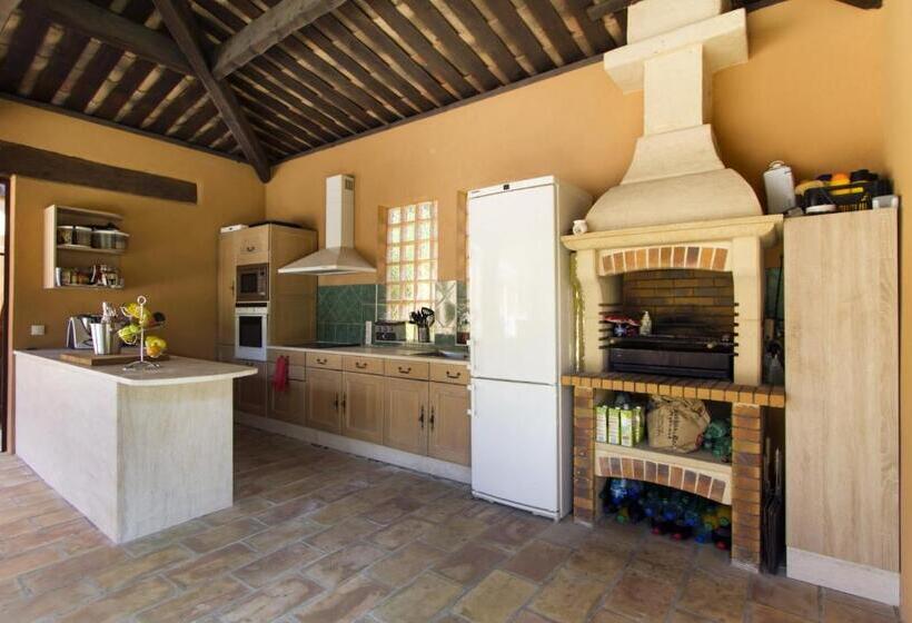 بنسيون Domaine Les Cigales