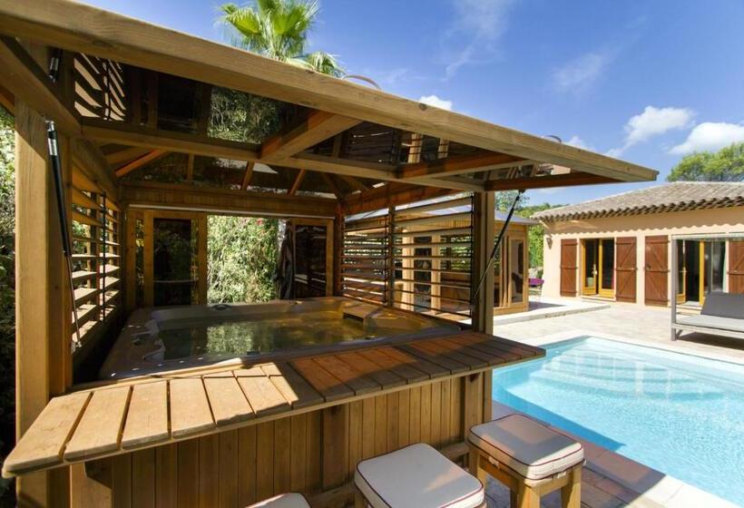 بنسيون Domaine Les Cigales