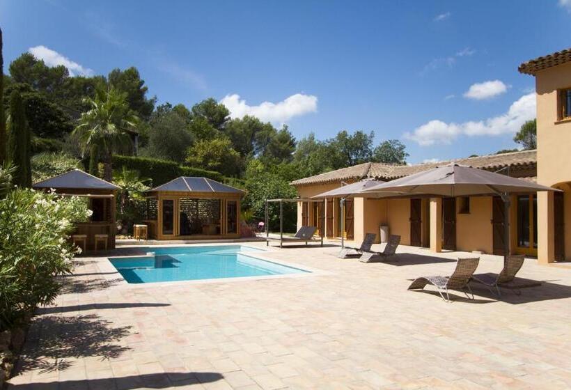 بنسيون Domaine Les Cigales