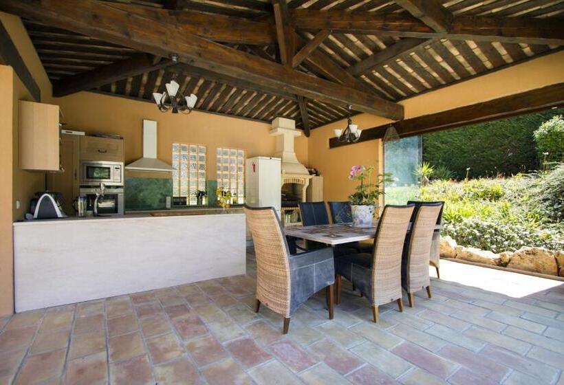 بنسيون Domaine Les Cigales