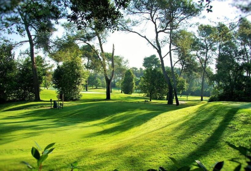 بنسيون Domaine Les Cigales