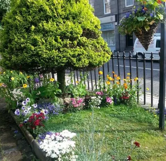 Majatalo Gales Guesthouse