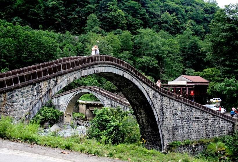 بنسيون Pinar Kir Evi