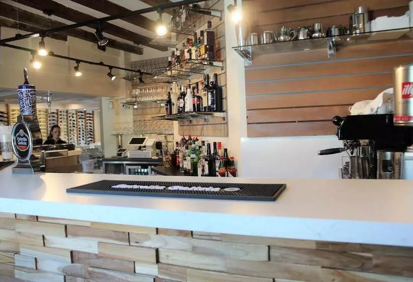 Rioshouse George Inn