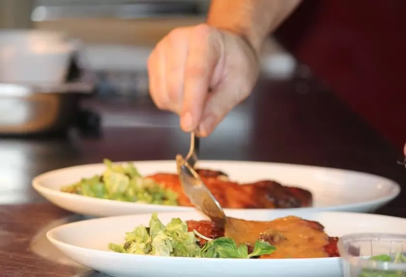 Rioshouse George Inn