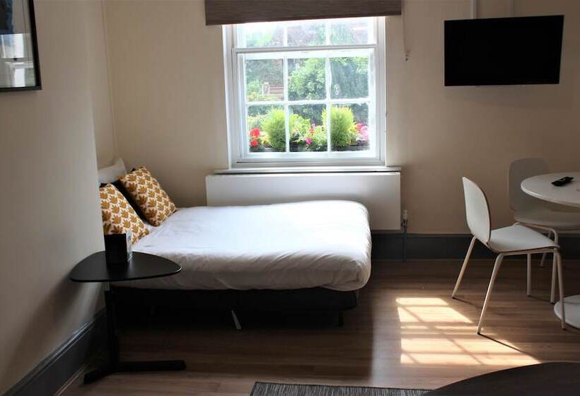 Rioshouse George Inn