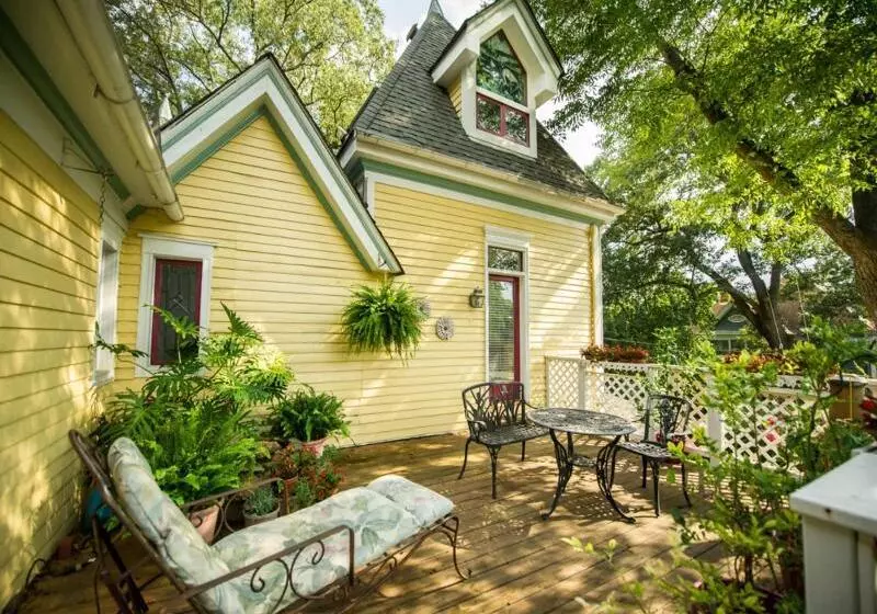 Sugar Magnolia Bed And Breakfast