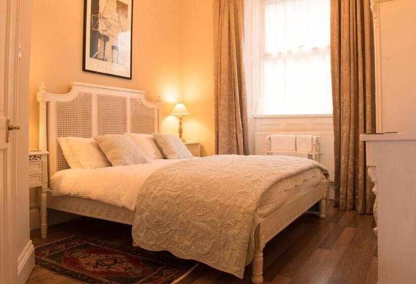 Отель Ascot House