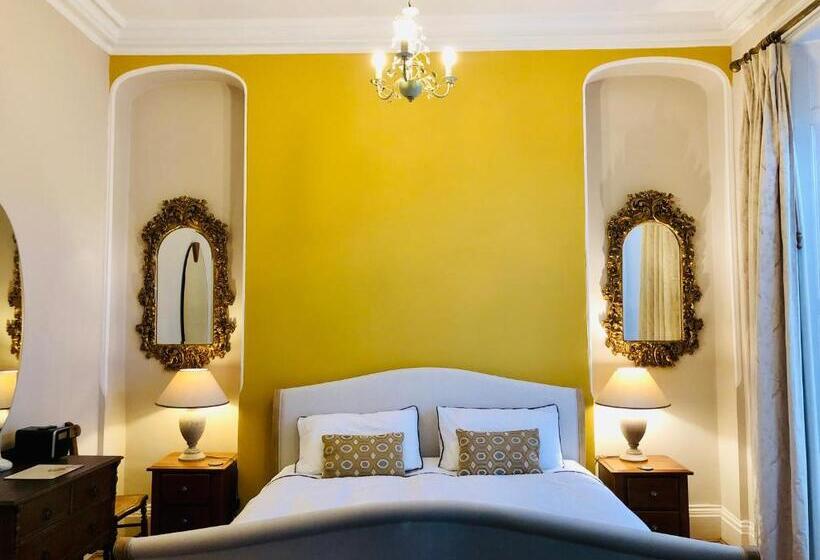 Отель Ascot House