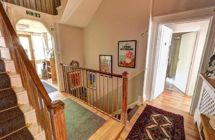 Отель Ascot House