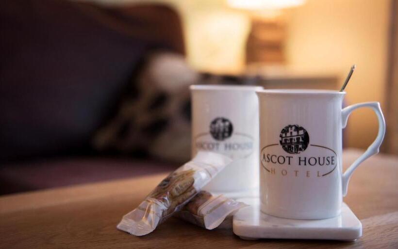 Отель Ascot House