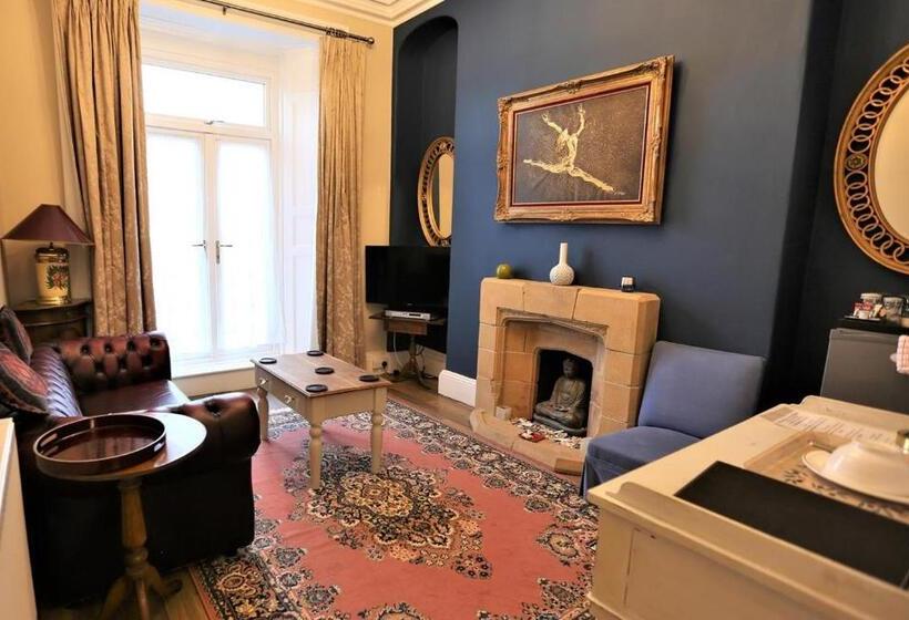 Отель Ascot House