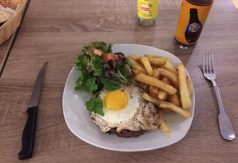 Отель Hôtel De La Poste