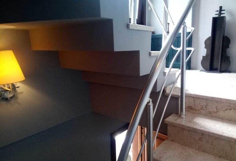 هتل Sea Port House