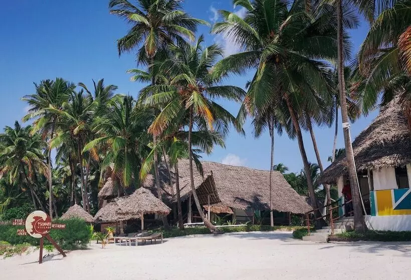 Hotelli Tsunami Village