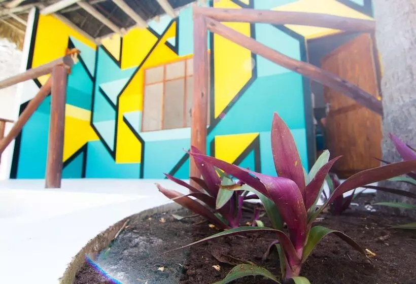 Hotelli Tsunami Village