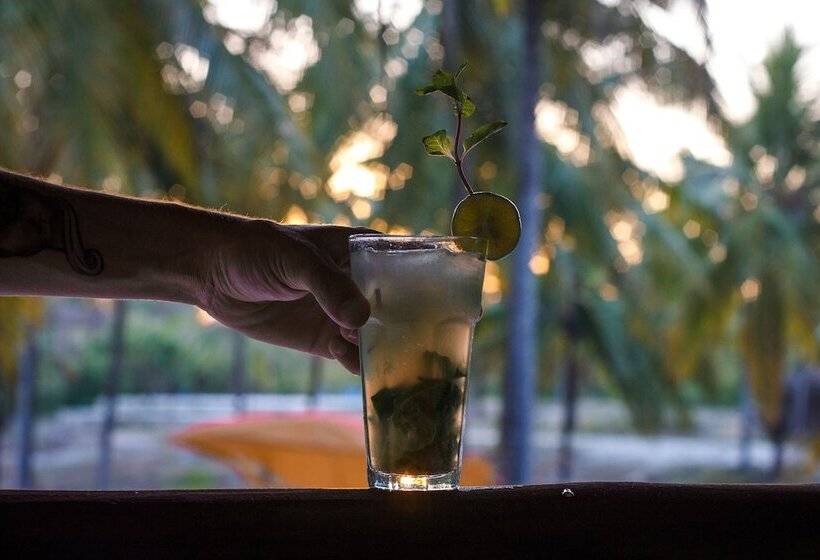 בית מלון כפרי Tsunami Village