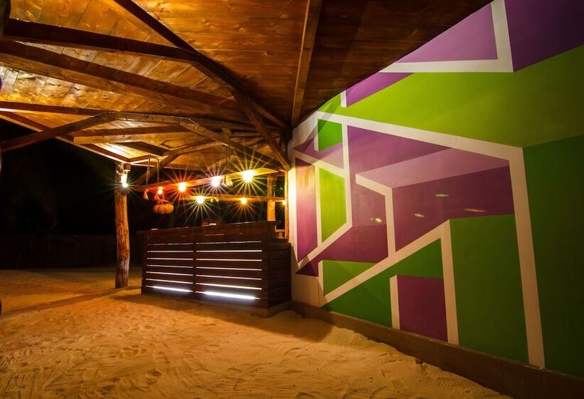 בית מלון כפרי Tsunami Village