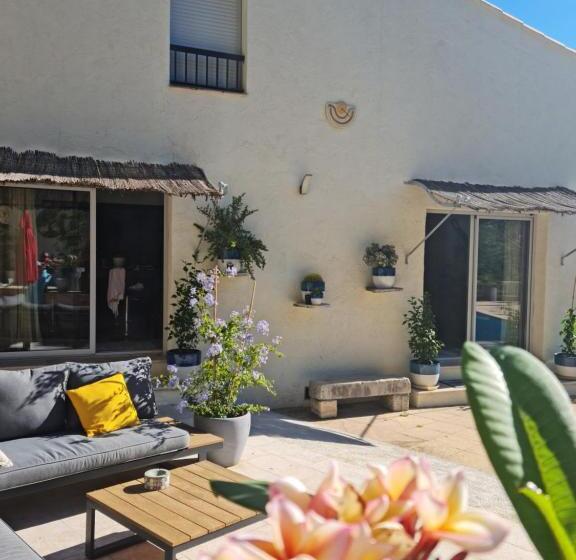 פנסיון Villa Manoe