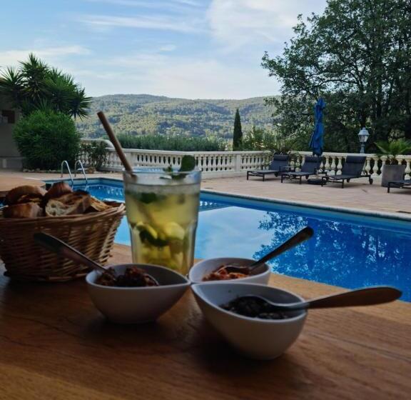 פנסיון Villa Manoe