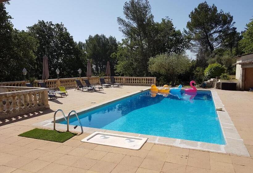 פנסיון Villa Manoe