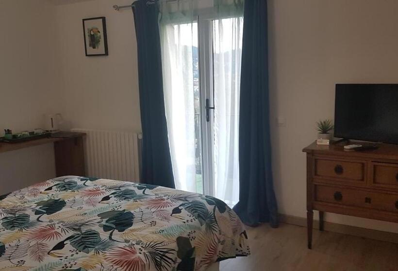 פנסיון Villa Manoe