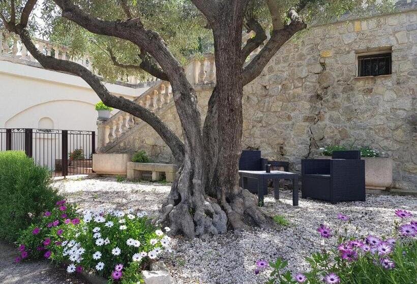 פנסיון Villa Manoe