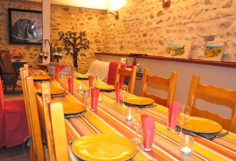 Aamiaismajoitus (B&B) La Tour Du Terroir