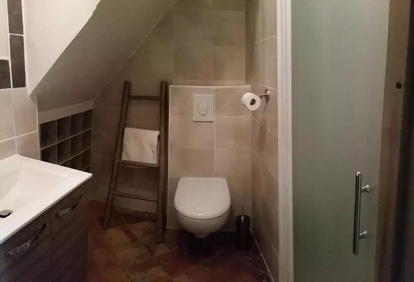 Aamiaismajoitus (B&B) La Tour Du Terroir