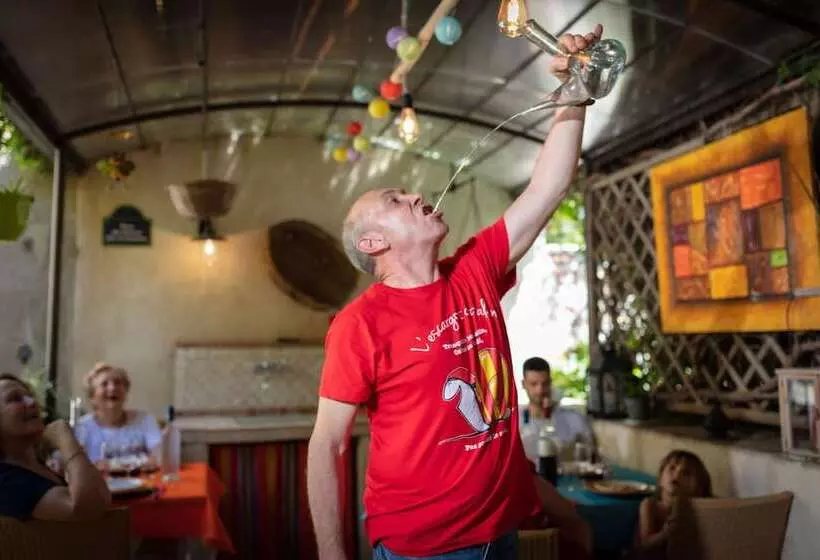 Aamiaismajoitus (B&B) La Tour Du Terroir