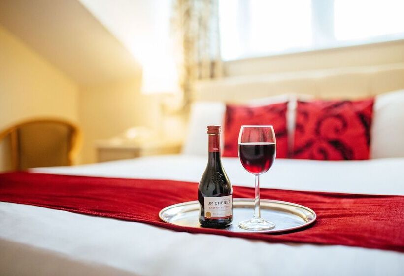 ホテル Pymgate Lodge