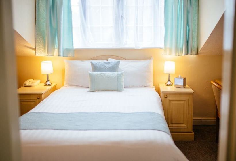 ホテル Pymgate Lodge