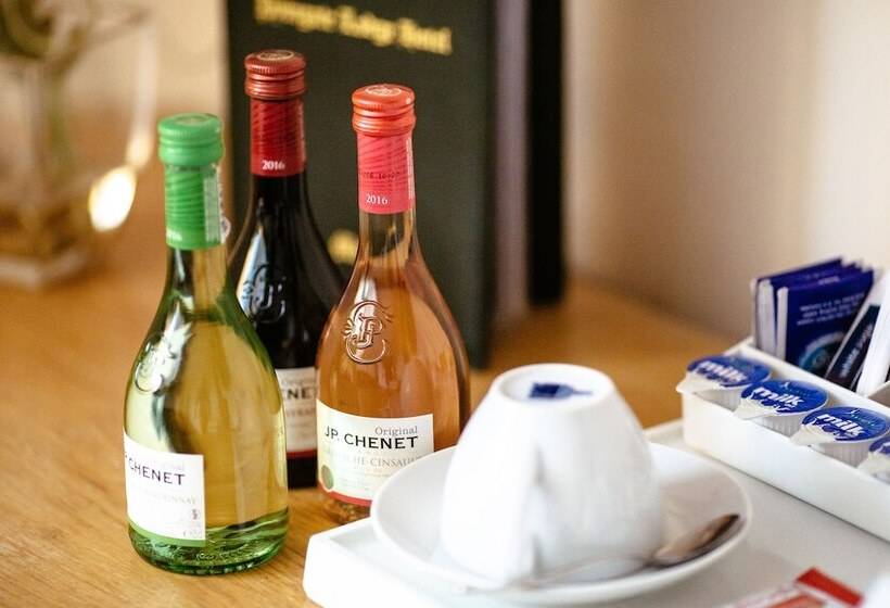 ホテル Pymgate Lodge