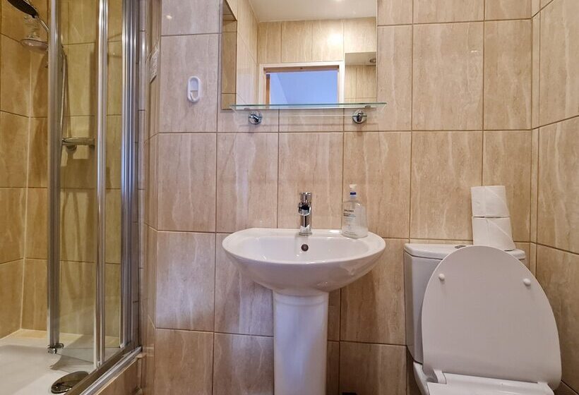 ホテル Pymgate Lodge