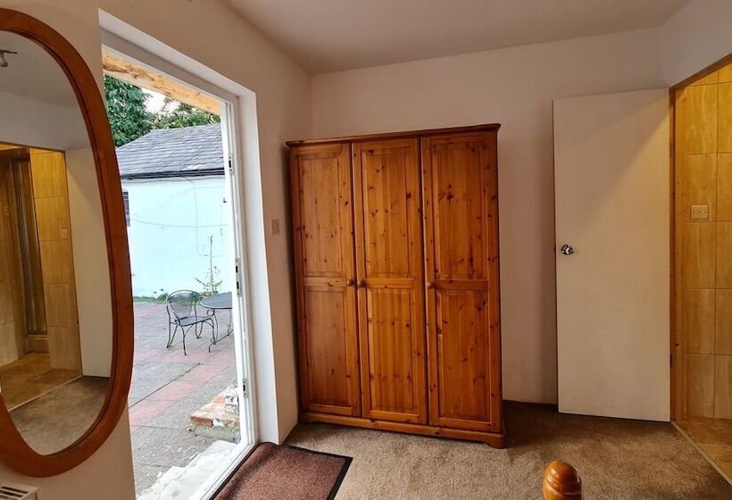 ホテル Pymgate Lodge