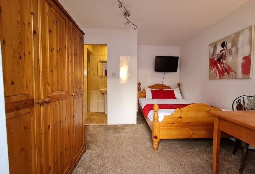 ホテル Pymgate Lodge