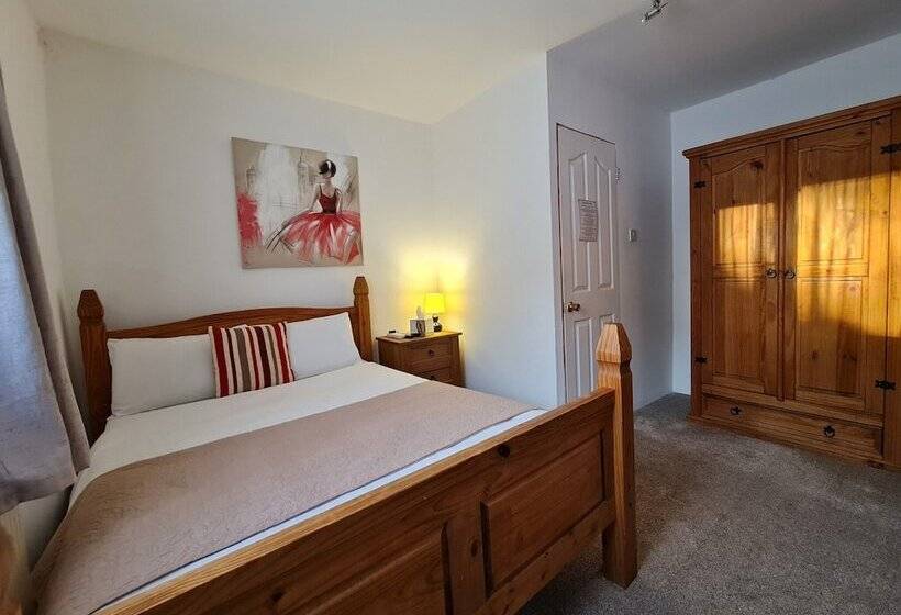 ホテル Pymgate Lodge