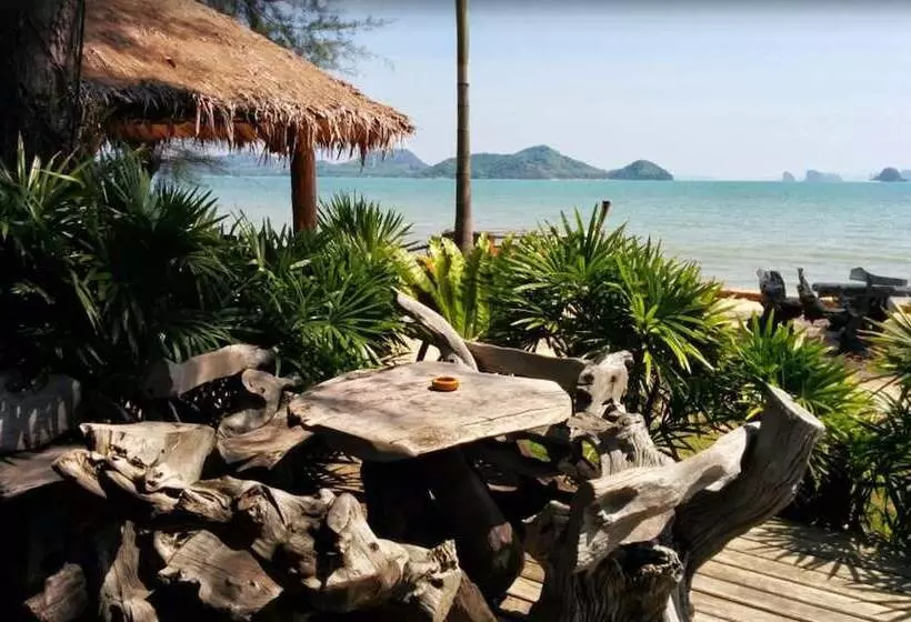 Hotelli Thiw Son Beach Resort