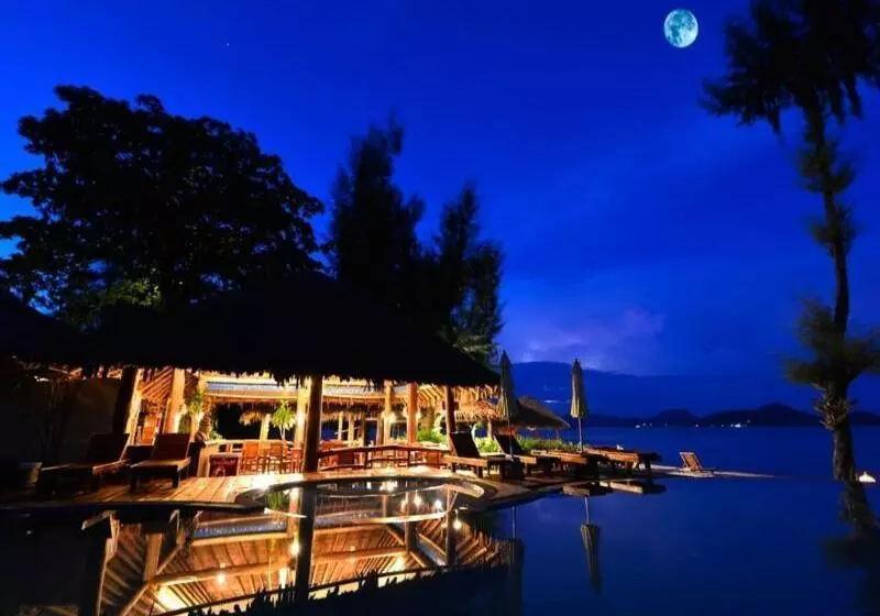 Hotelli Thiw Son Beach Resort